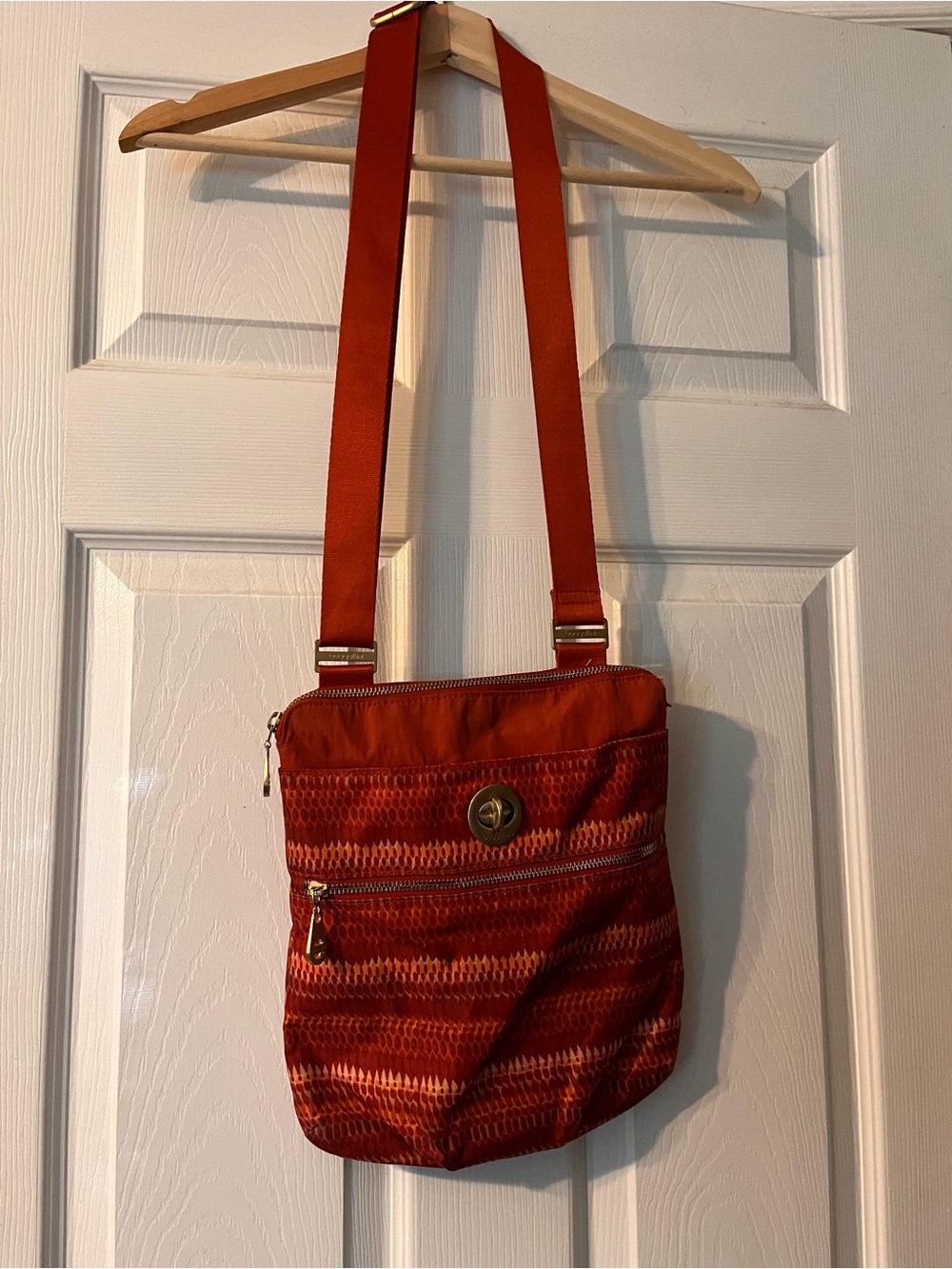 Baggallini Casual Deep Orange Crossbody Shoulder Bag